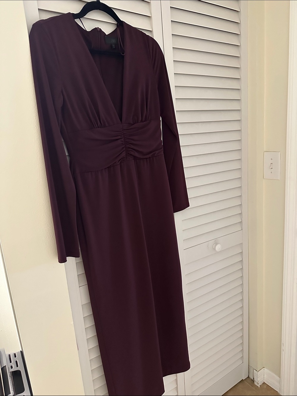 Zara Long Sleeve V-Neck Midi Dress in Burgundy
